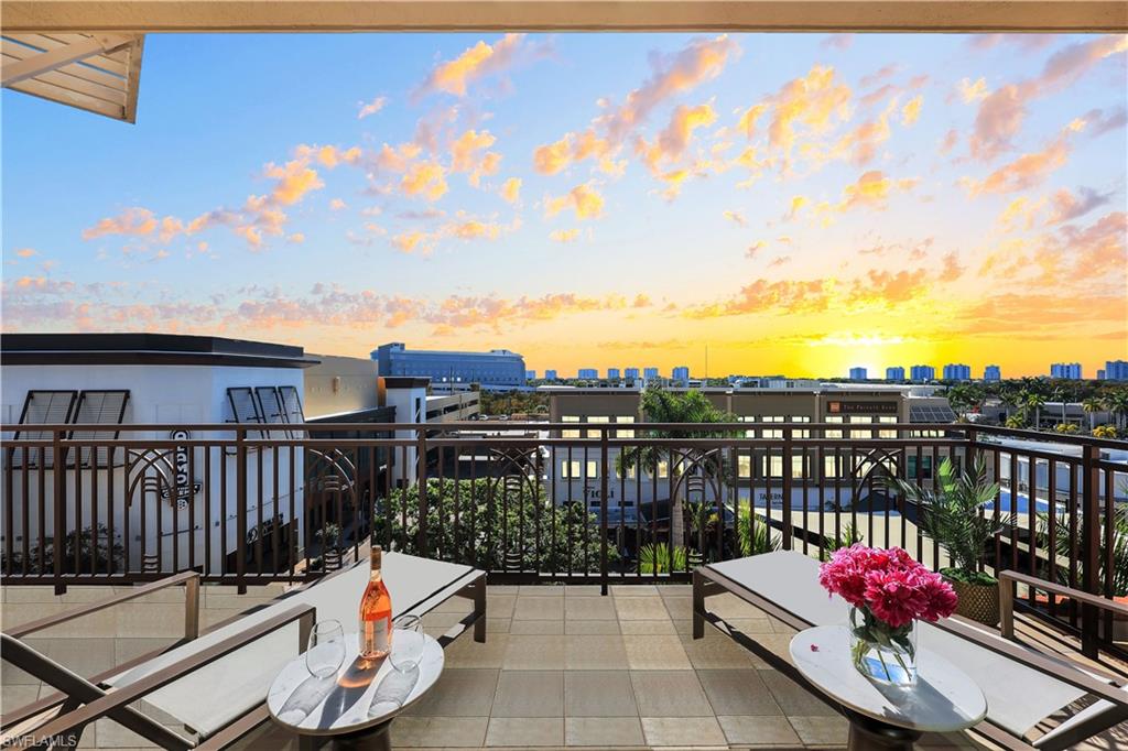 Balcony featuring a view of skyline
