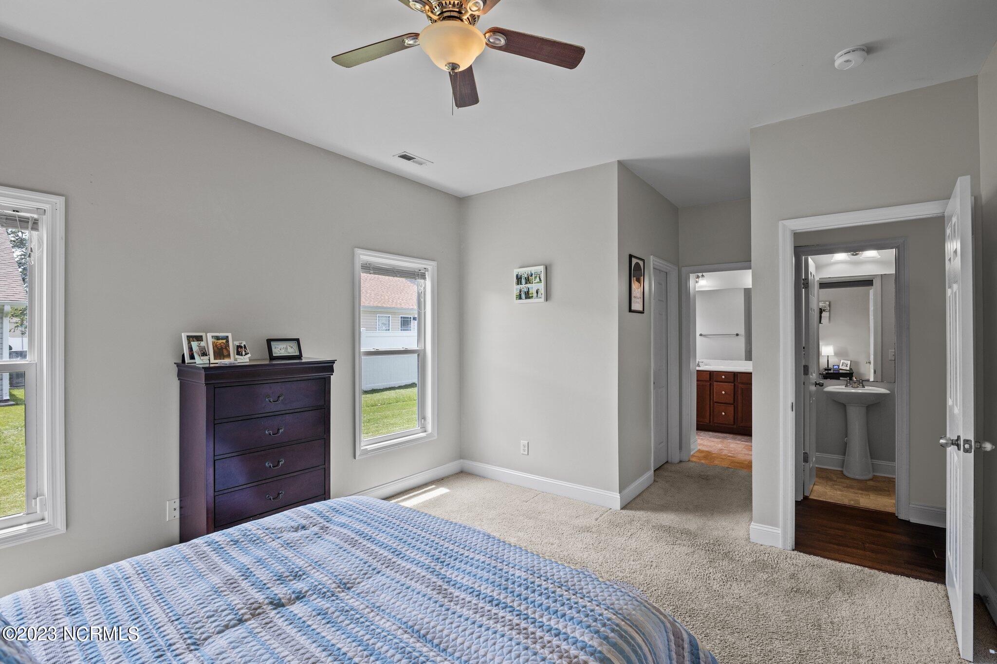 418 Peregrine Ridge Drive New Bern, NC 28560 - Photo 19 of 40 23-web-or-mls-2I3A0036