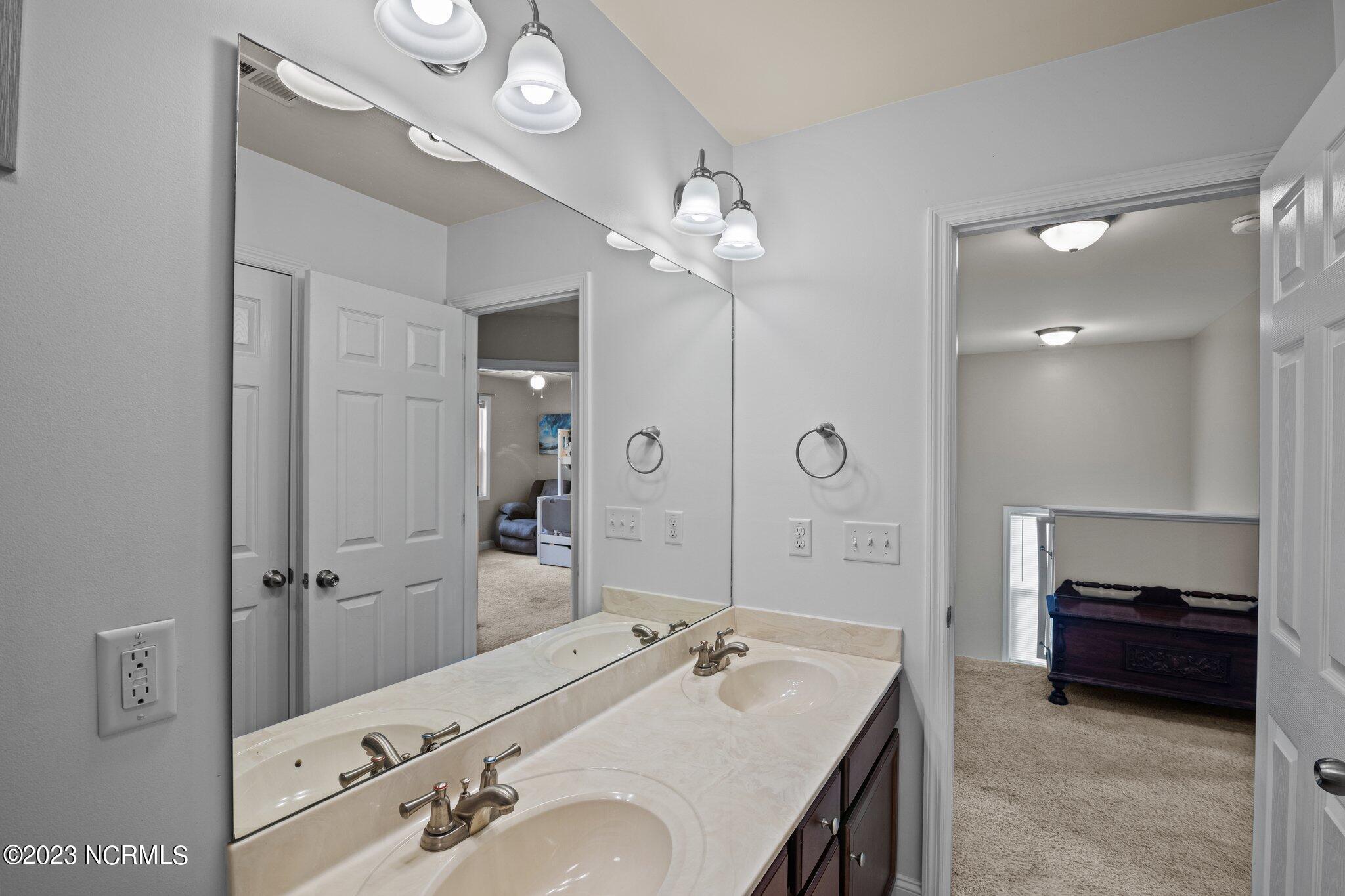 418 Peregrine Ridge Drive New Bern, NC 28560 - Photo 25 of 40 29-web-or-mls-2I3A0054