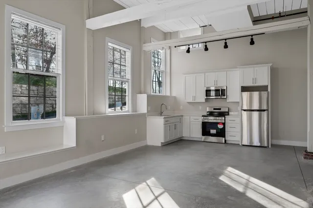 $2,050 | 34 Tremaine Street, Unit 1, Leominster, MA 01453