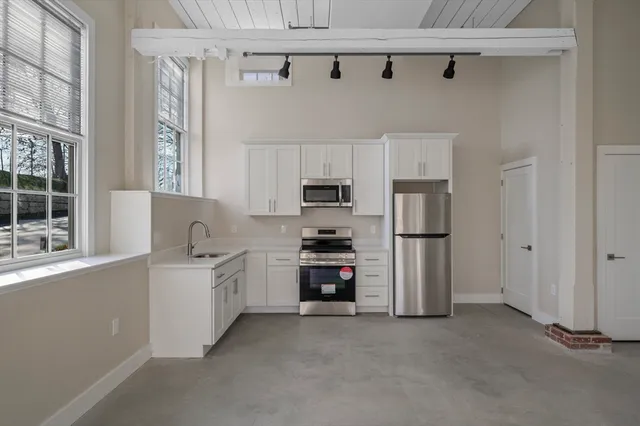 $2,050 | 34 Tremaine Street, Unit 1, Leominster, MA 01453