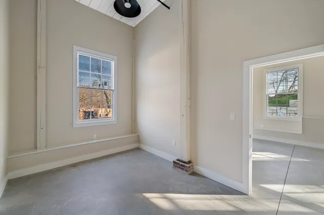 $2,050 | 34 Tremaine Street, Unit 1, Leominster, MA 01453