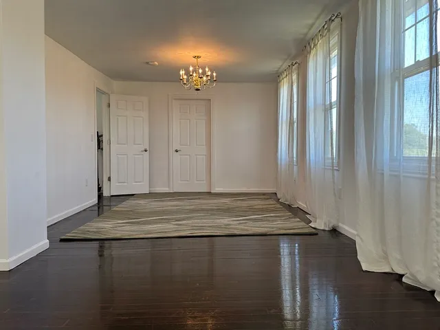 a view of entryway with livingroom