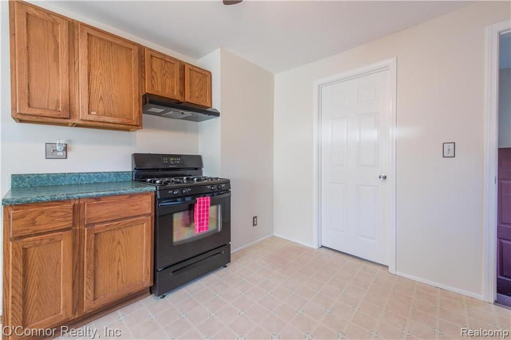 3458 Ravenswood Road Port Huron, MI 48060 - Photo 9 of 20