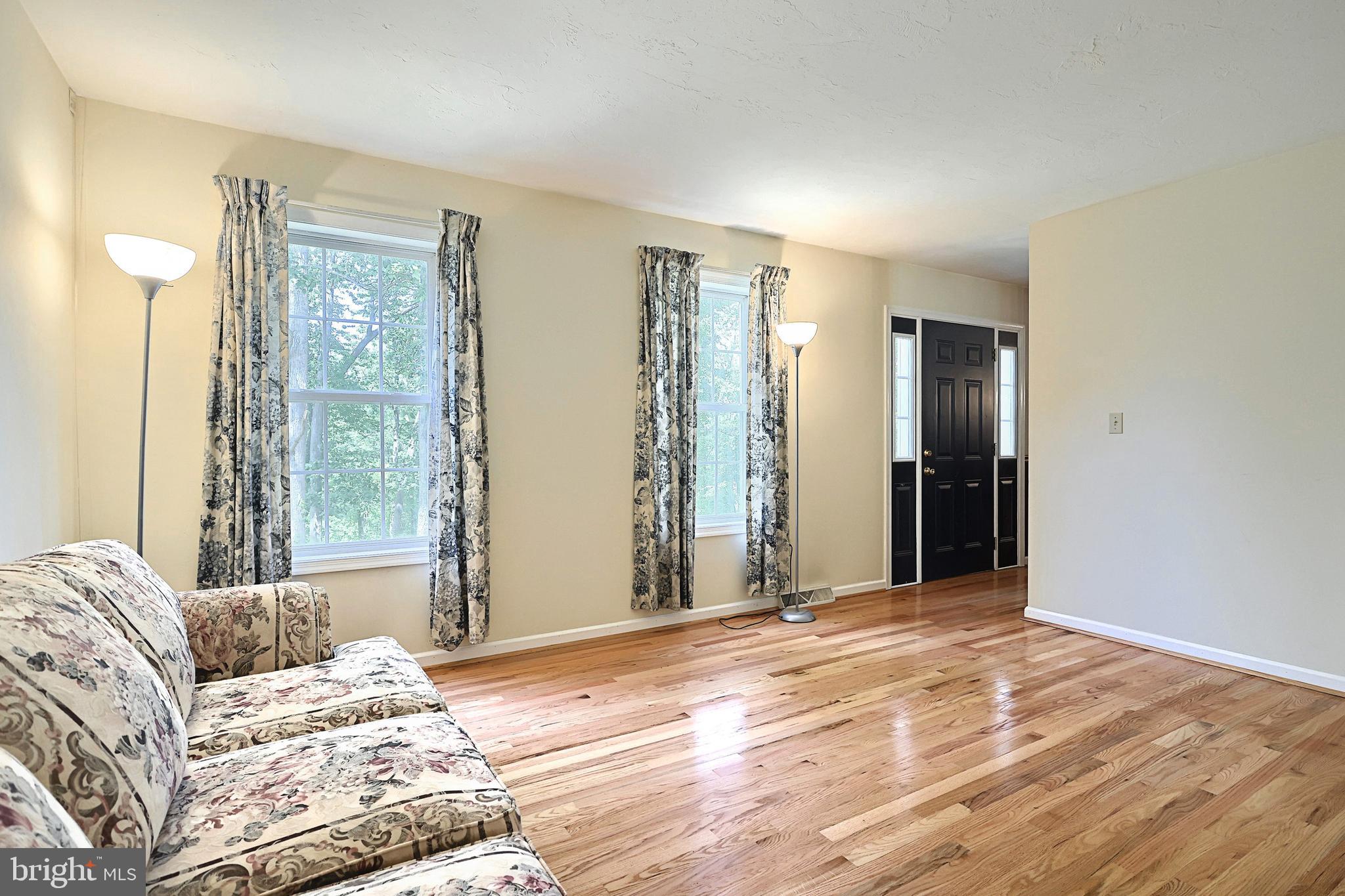 13259 Ridge Road Stewartstown, PA 17363 - Photo 20 of 46 Living Room