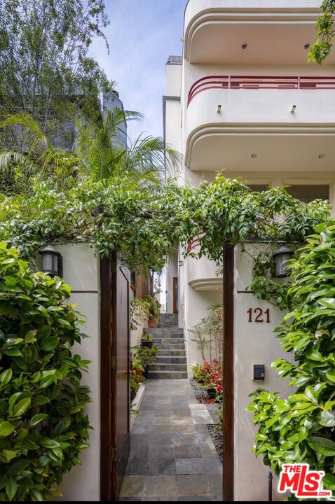 121 Outrigger Mall Marina del Rey, CA 90292 - Photo 3 of 40