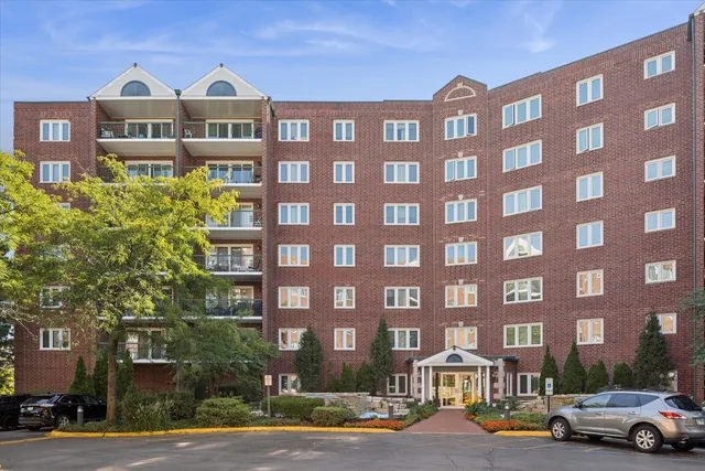 $375,000 | 8540 West Foster Avenue, Unit 504, Norridge, IL 60706