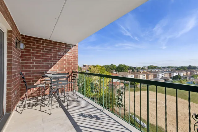 $375,000 | 8540 West Foster Avenue, Unit 504, Norridge, IL 60706