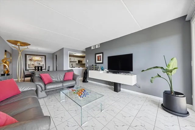 $375,000 | 8540 West Foster Avenue, Unit 504, Norridge, IL 60706