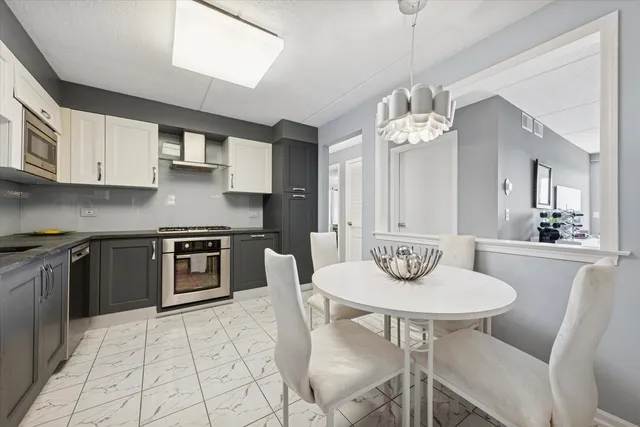 $375,000 | 8540 West Foster Avenue, Unit 504, Norridge, IL 60706