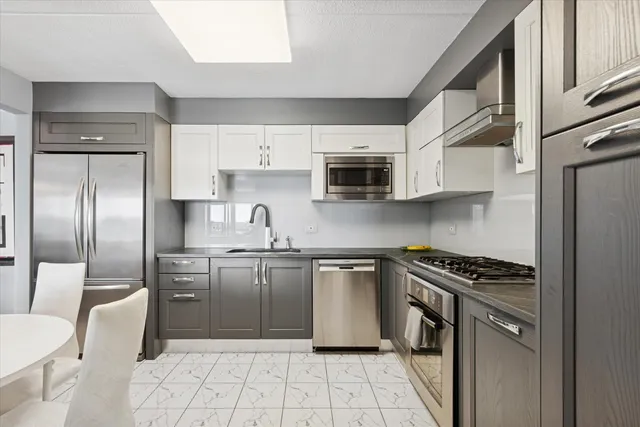 $375,000 | 8540 West Foster Avenue, Unit 504, Norridge, IL 60706