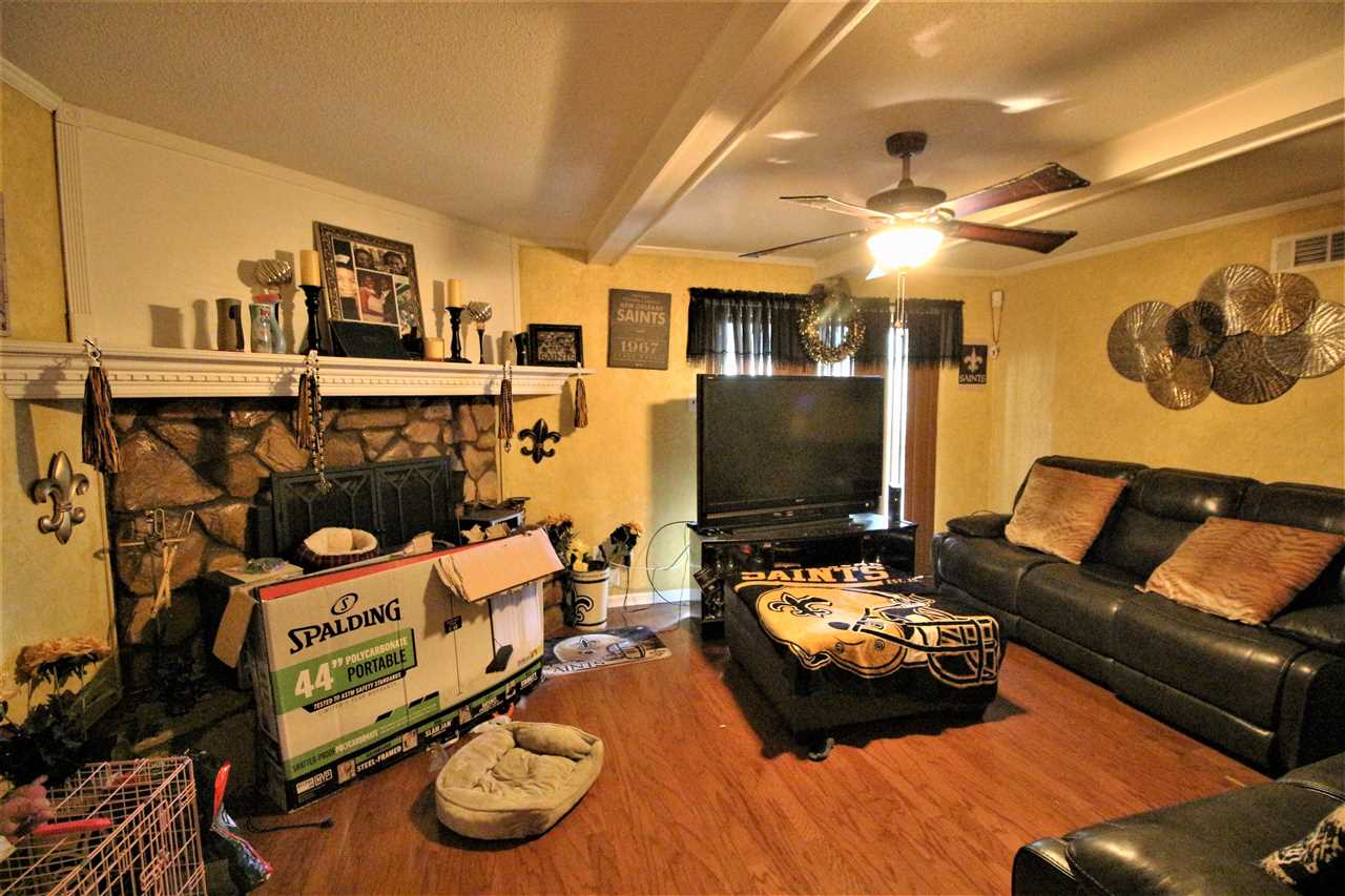 2992 Charles Bryan Road Bartlett, TN 38134 - Photo 6 of 18 a living room with furniture and a flat screen tv