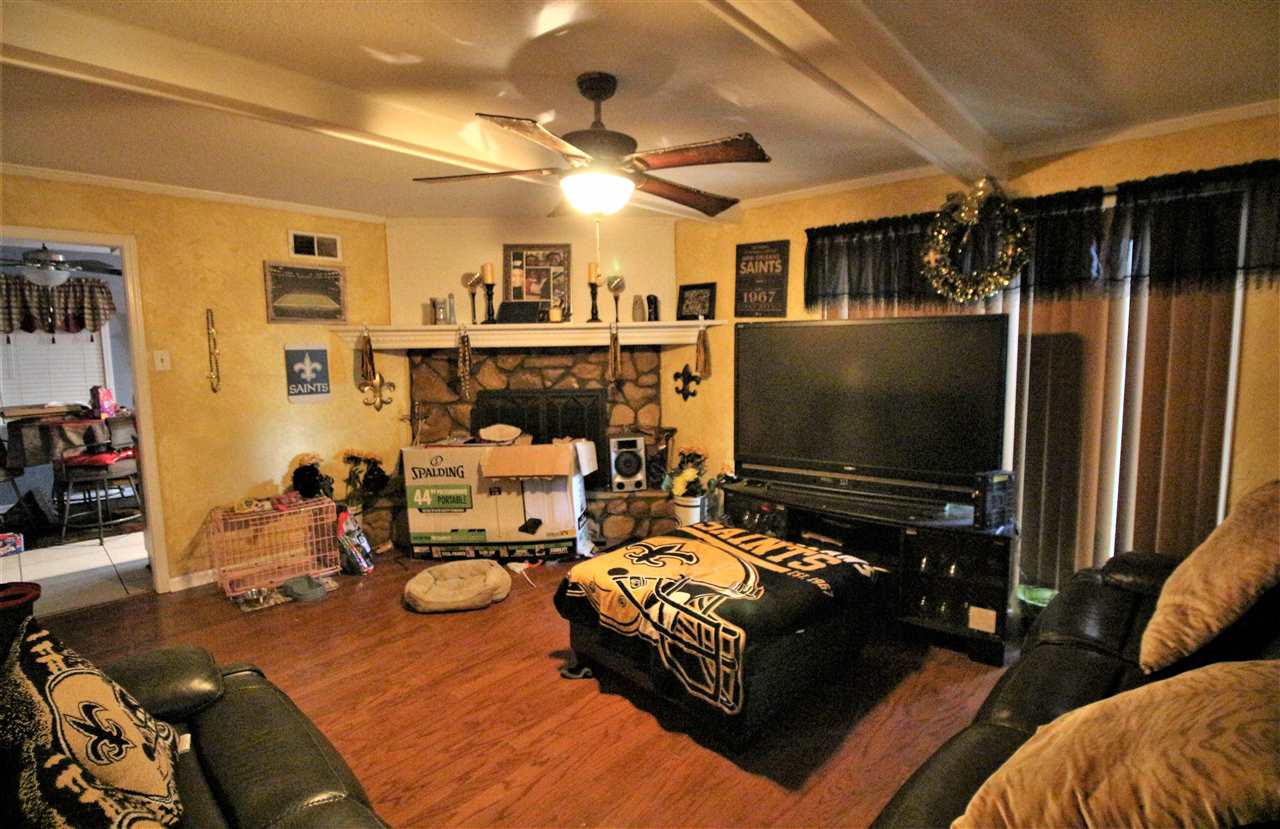 2992 Charles Bryan Road Bartlett, TN 38134 - Photo 7 of 18 a living room with furniture gym equipment and a flat screen tv