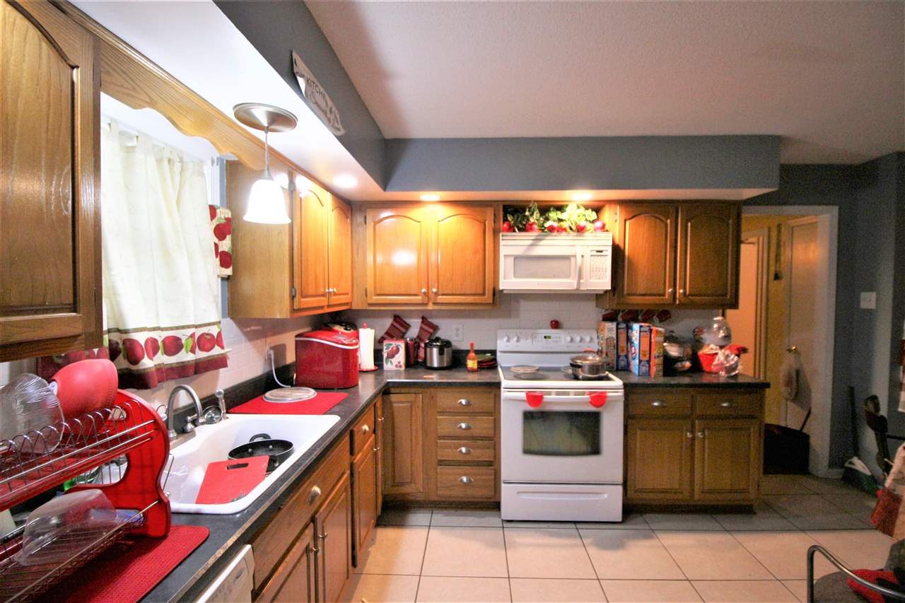 2992 Charles Bryan Road Bartlett, TN 38134 - Photo 10 of 18 a kitchen that has a lot of cabinets in it