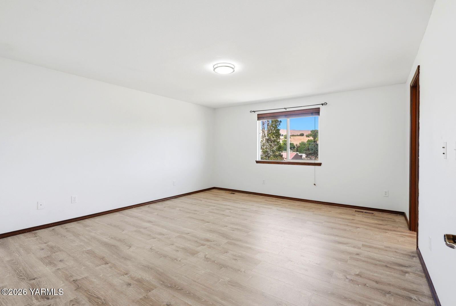241 Knoll Road Yakima, WA 98908 - Photo 21 of 43 Primary Main Floor