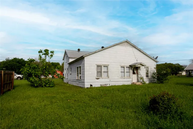 $115,000 | 509-511 South St Andrews Street, Weimar, TX 78962