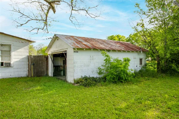 $115,000 | 509-511 South St Andrews Street, Weimar, TX 78962