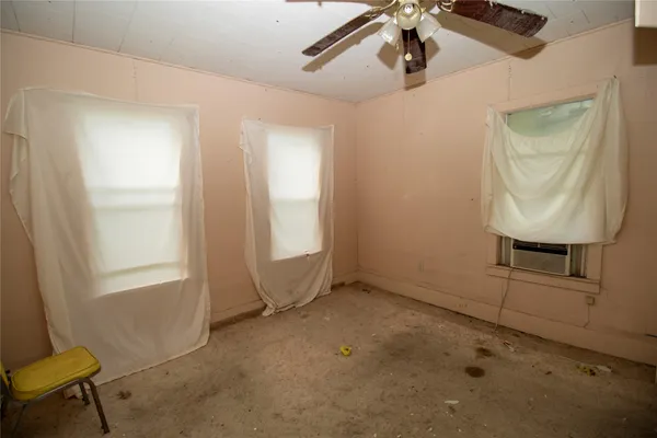 $115,000 | 509-511 South St Andrews Street, Weimar, TX 78962