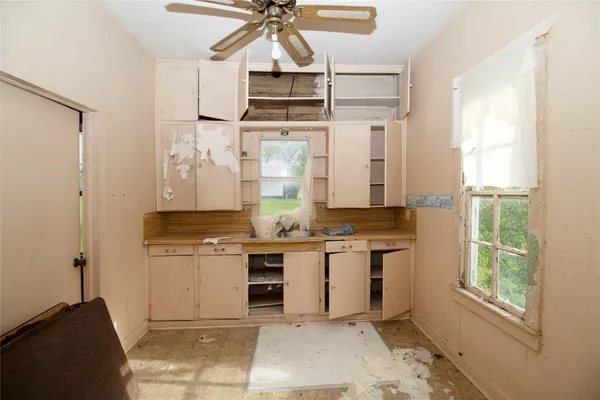 $115,000 | 509-511 South St Andrews Street, Weimar, TX 78962