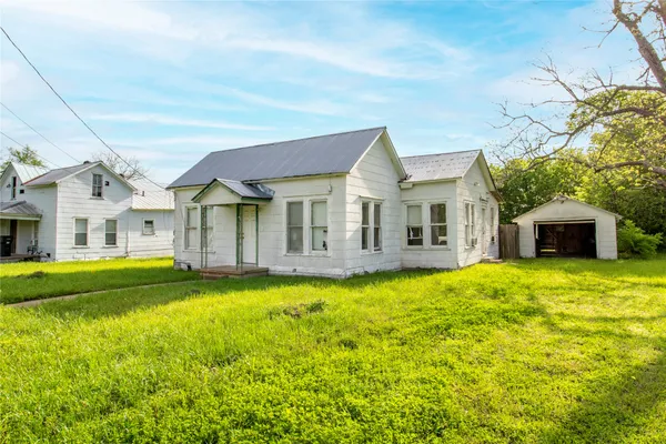 $115,000 | 509-511 South St Andrews Street, Weimar, TX 78962