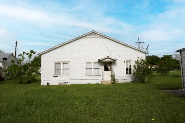$115,000 | 509-511 South St Andrews Street, Weimar, TX 78962