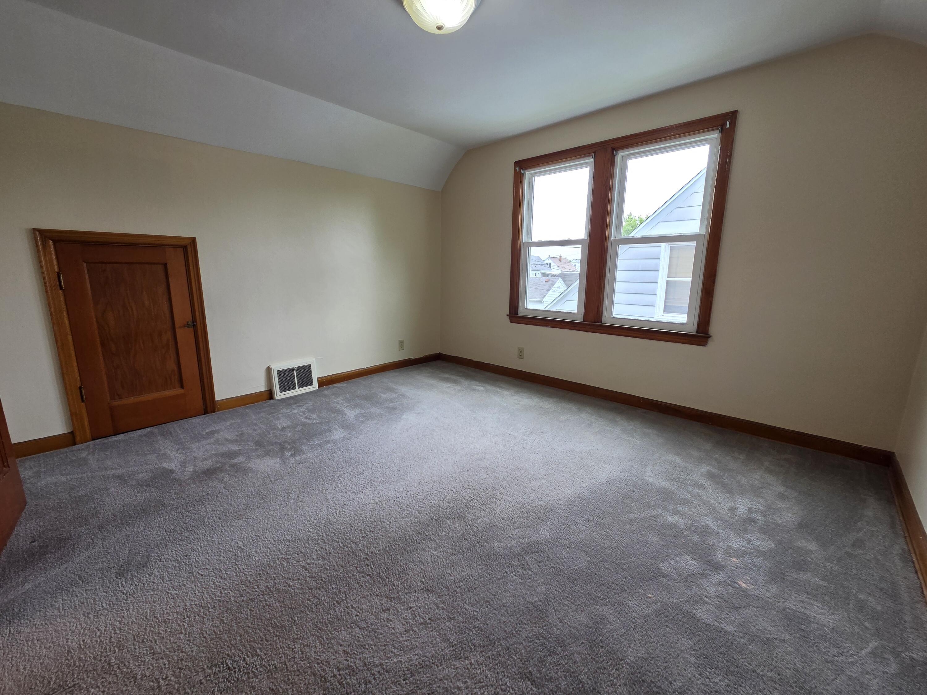3265 South Burrell Street Milwaukee, WI 53207 - Photo 13 of 39 Primary Bedroom