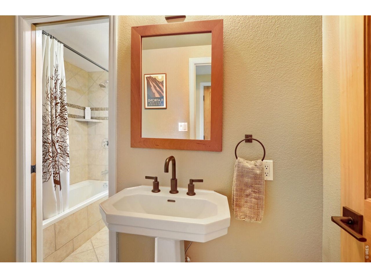 6010 Flagstaff Road Boulder, CO 80302 - Photo 21 of 41 Powder bath with access to full bath combined on the main level