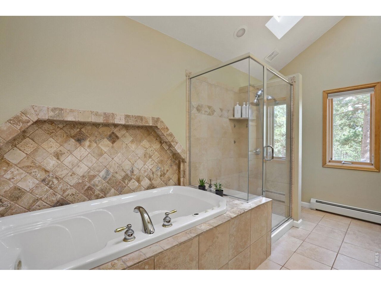 6010 Flagstaff Road Boulder, CO 80302 - Photo 29 of 41 Tub and Shower