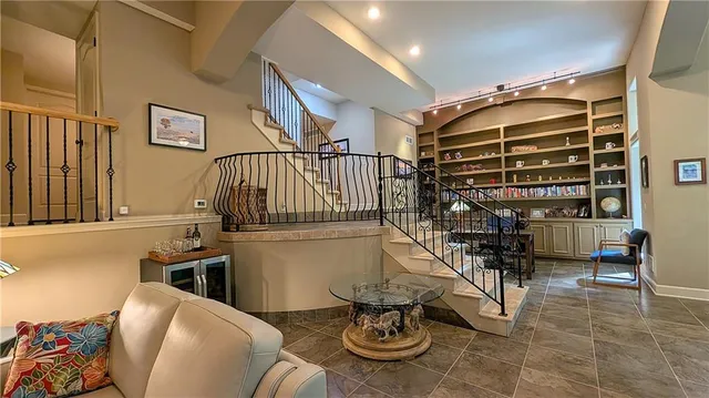 $749,500 | 1575 Oakwood Lane, Liberty, MO 64068