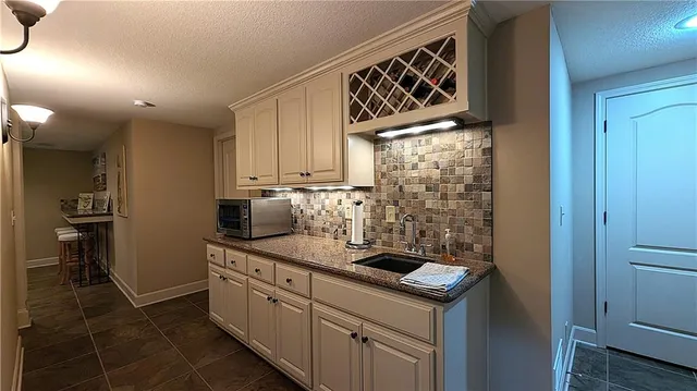 $749,500 | 1575 Oakwood Lane, Liberty, MO 64068