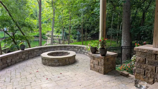 $749,500 | 1575 Oakwood Lane, Liberty, MO 64068