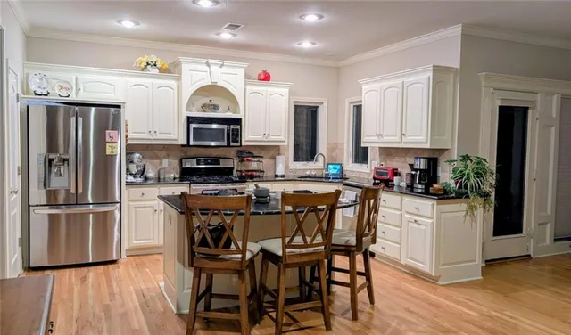 $749,500 | 1575 Oakwood Lane, Liberty, MO 64068