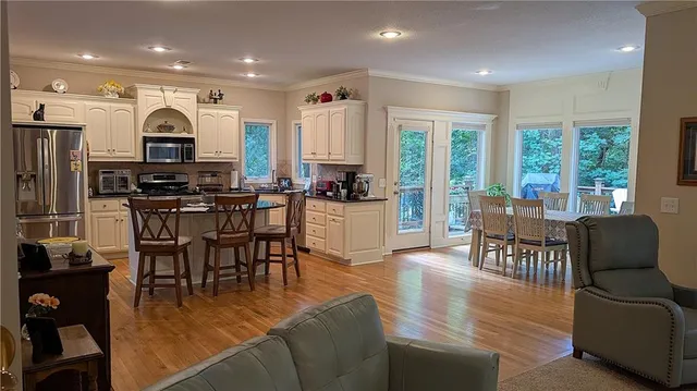 $749,500 | 1575 Oakwood Lane, Liberty, MO 64068