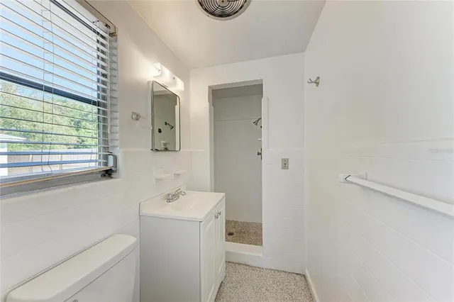 $2,500 | 2253 Arlington Street, Sarasota, FL 34239