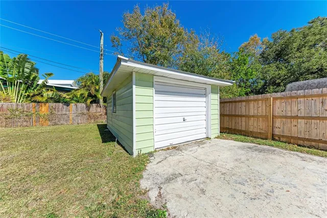 $2,500 | 2253 Arlington Street, Sarasota, FL 34239
