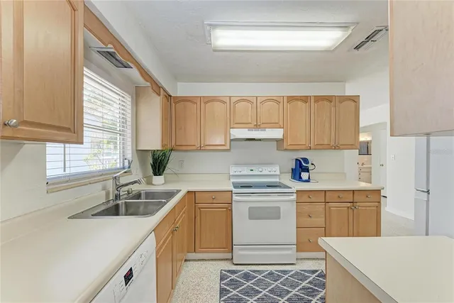 $2,500 | 2253 Arlington Street, Sarasota, FL 34239