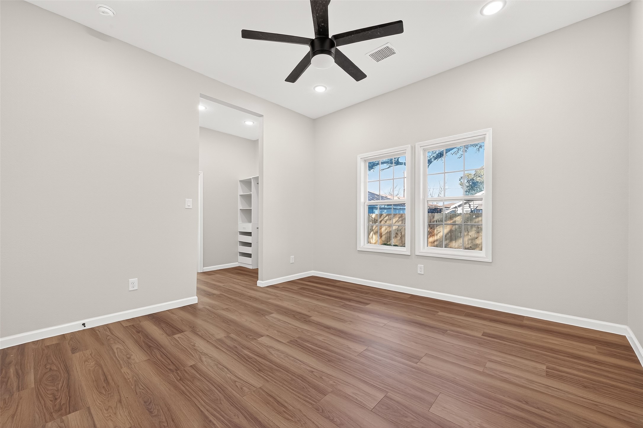 6809 Sherman Street Houston, TX 77011 - Photo 14 of 30 Big enough for a king sized bed and more!