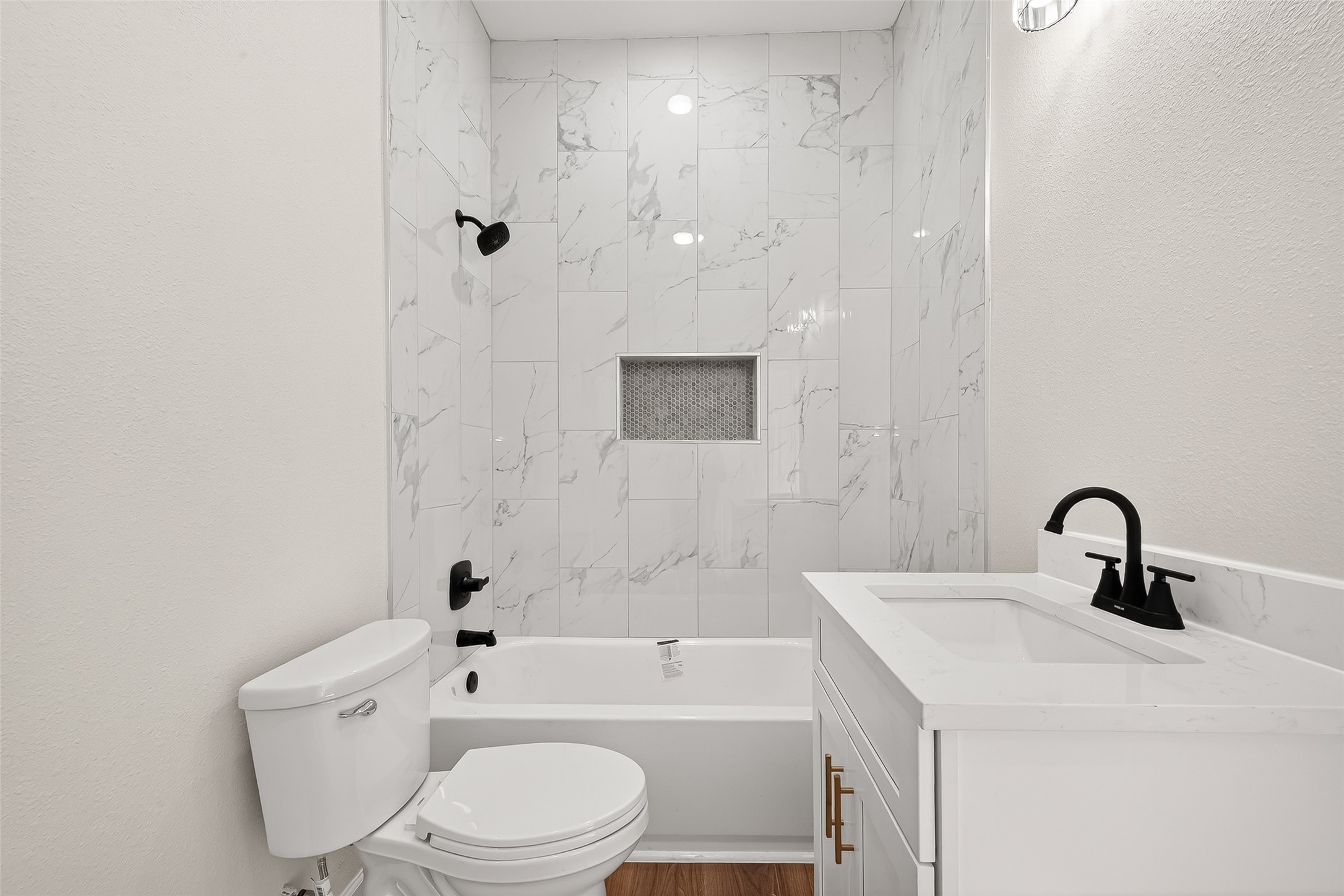 6809 Sherman Street Houston, TX 77011 - Photo 22 of 30 Bathroom 2