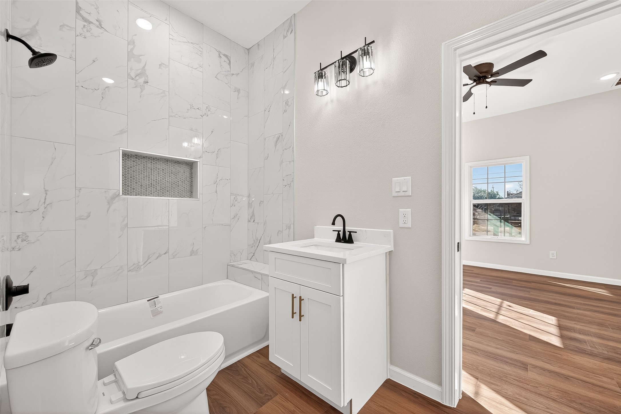 6809 Sherman Street Houston, TX 77011 - Photo 23 of 30 Bathroom 2