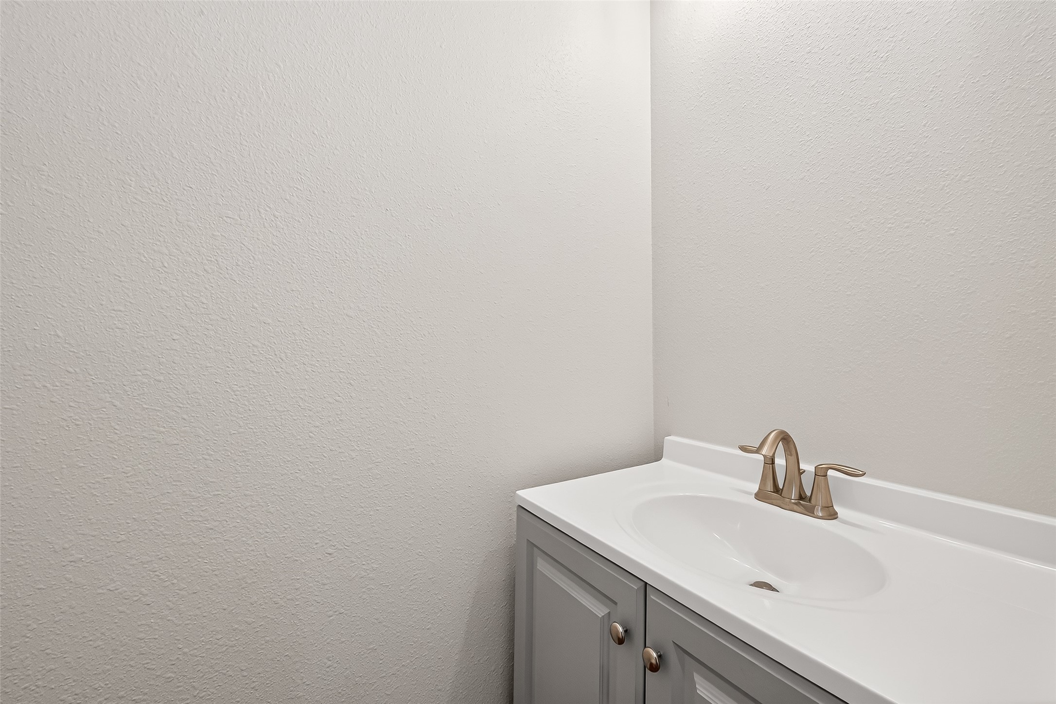 6809 Sherman Street Houston, TX 77011 - Photo 25 of 30 Half Bathroom