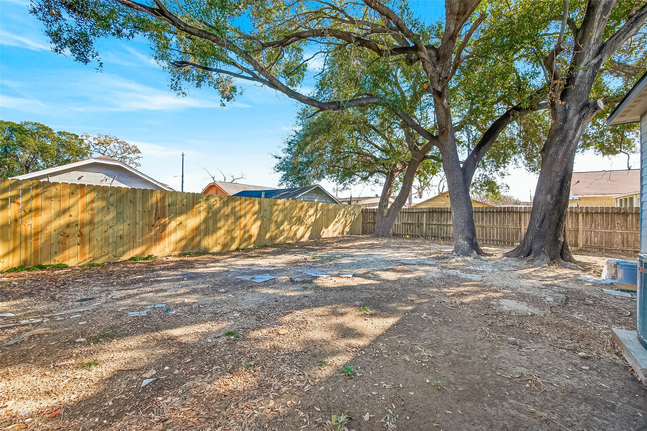 6809 Sherman Street Houston, TX 77011 - Photo 27 of 30 Tons of room for pets and more!