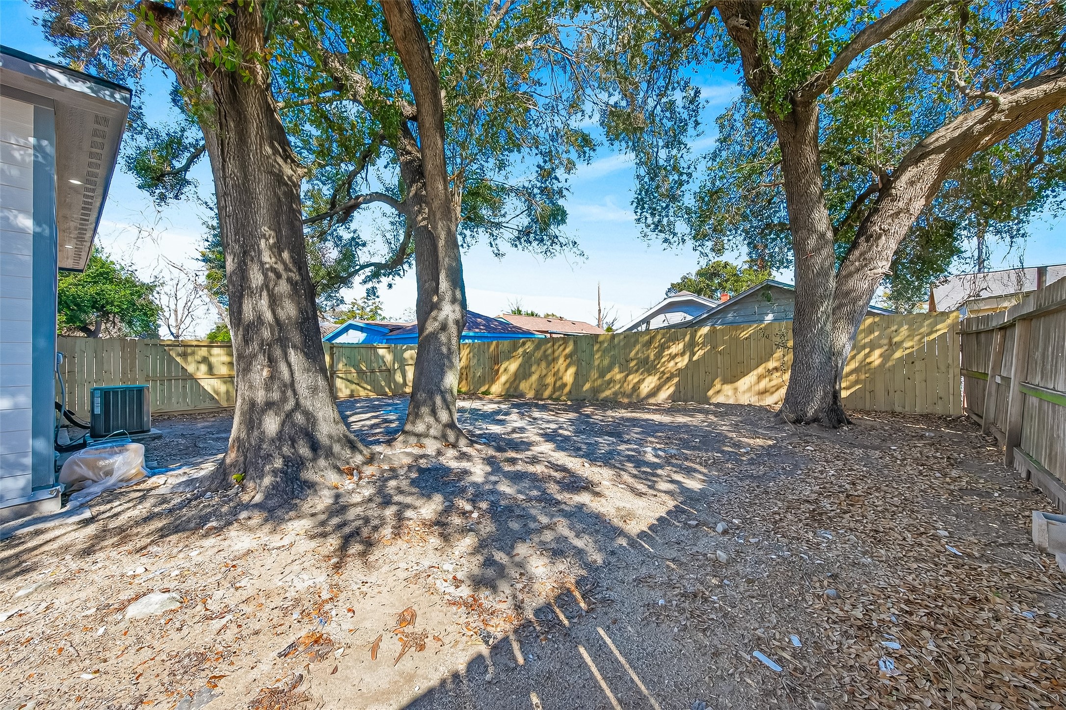6809 Sherman Street Houston, TX 77011 - Photo 28 of 30 Fully fenced backyard