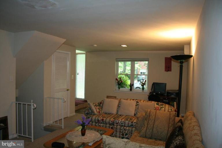 9100 Friars Road Bethesda, MD 20817 - Photo 3 of 6 Family Room