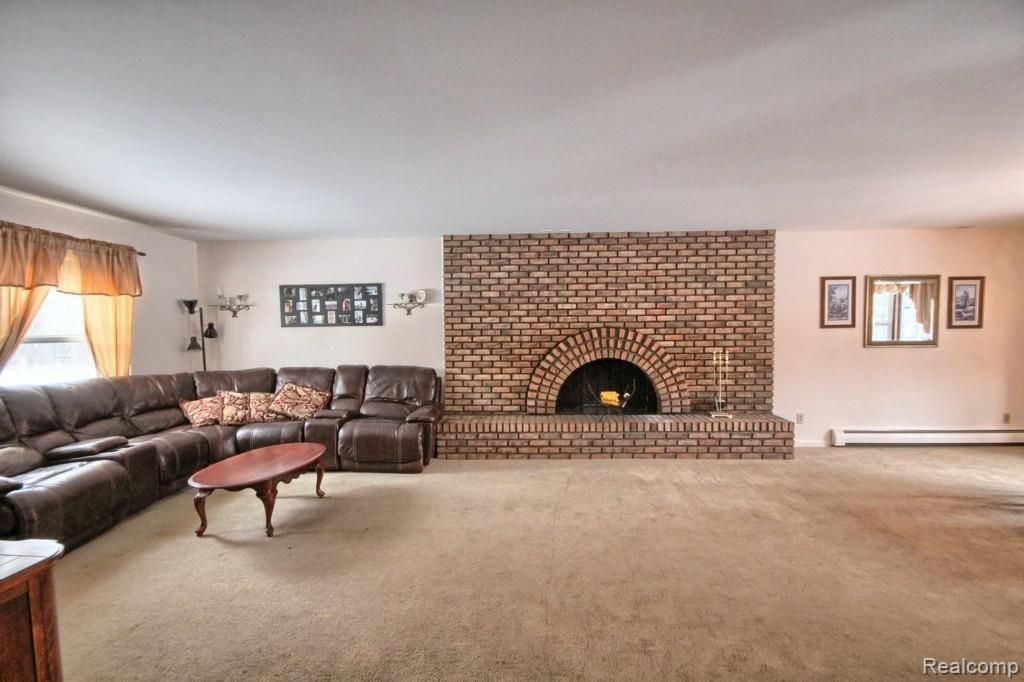 9889 Church Road Grosse Ile, MI 48138 - Photo 10 of 32 Great_Room.jpg