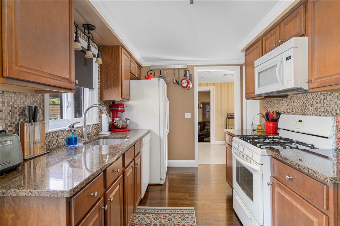 11 Montcalm Road Warwick, RI 02889 - Photo 9 of 37 Gallery Image 9