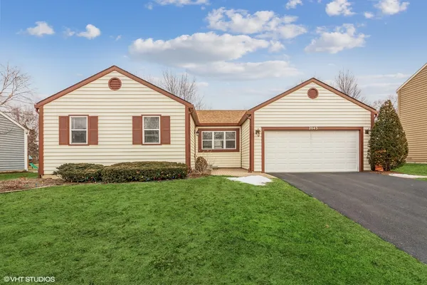 $2,700 | 2043 University Drive, Naperville, IL 60565