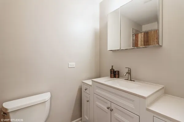 $2,700 | 2043 University Drive, Naperville, IL 60565