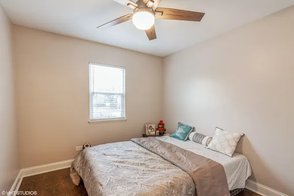 $2,700 | 2043 University Drive, Naperville, IL 60565