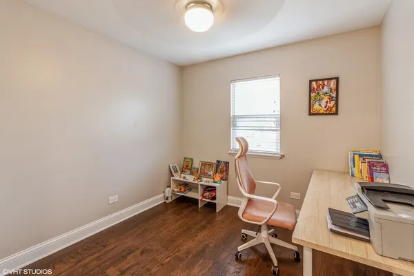 $2,700 | 2043 University Drive, Naperville, IL 60565