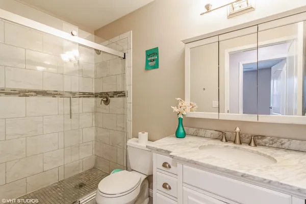 $2,700 | 2043 University Drive, Naperville, IL 60565